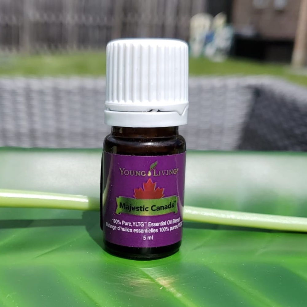LIMITED-EDITION Authentic Young Living Majestic Canada Essential Oil